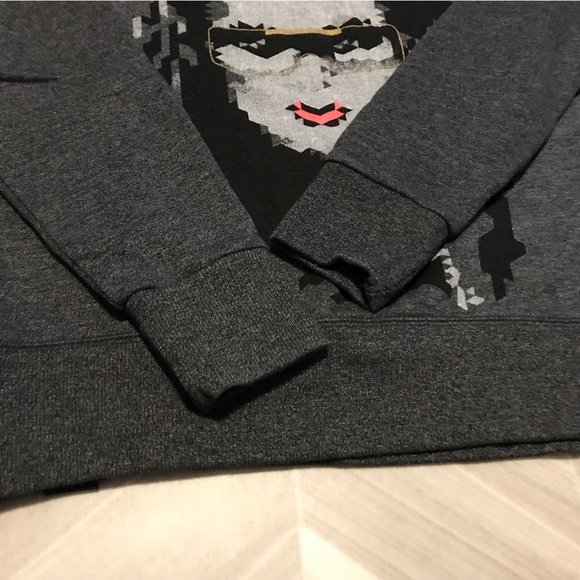 2 for $20 Women’s Sweatshirt. Large - Picture 4 of 5
